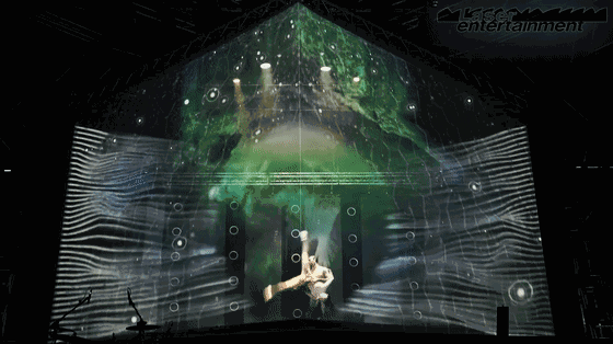 投影技术与真人舞者结合打造华丽魔幻秀